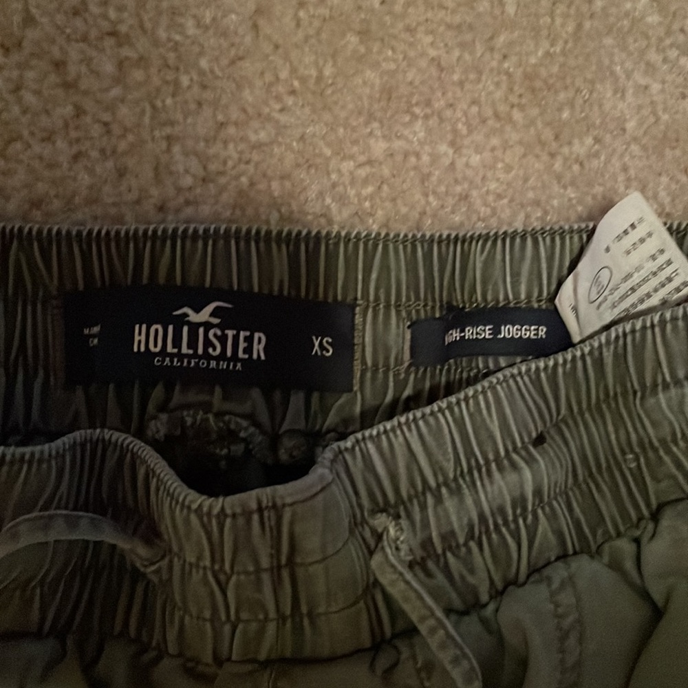 Hollister Joggers - Picture 2 of 4